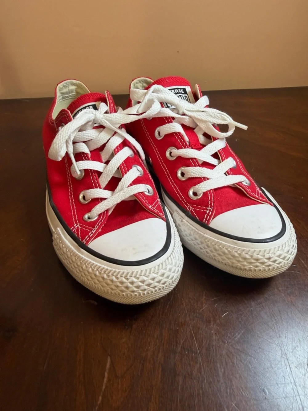 Converse Low Top Sneakers in Red and White